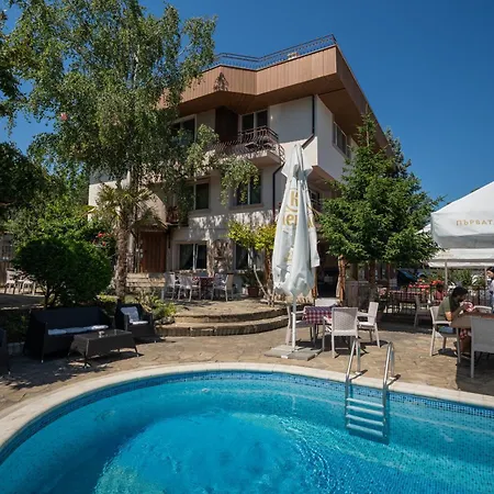 Pensiune La Casa 3*